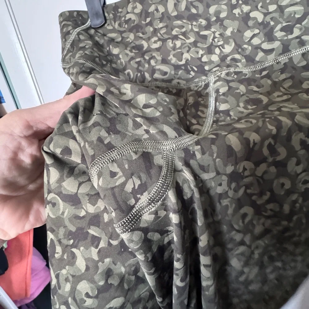 Lululemon Base Pace High-Rise Tight 25" Camo Medium Olive Multi - Picture 9 of 12